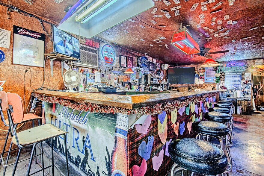 More Photos Of 512 Sodville St, Sinton Sports And Entertainment For Sale