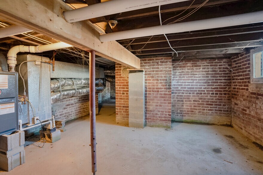 More Photos Of 611 Carthage St, Sanford Medical For Lease