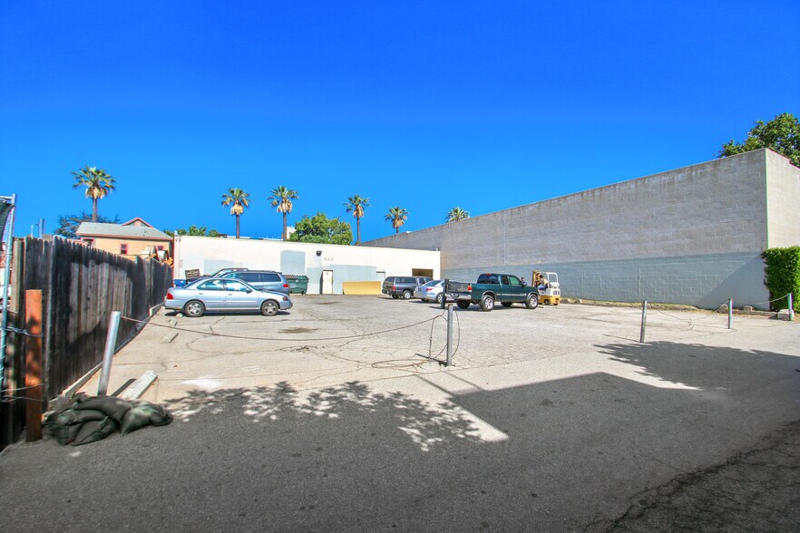 More Photos Of 848 N Fair Oaks Ave, Pasadena Manufacturing For Sale