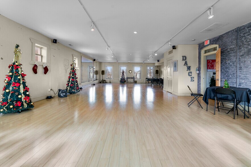 More Photos Of 14 W Main St, Carmel Storefront Retail Office For Sale