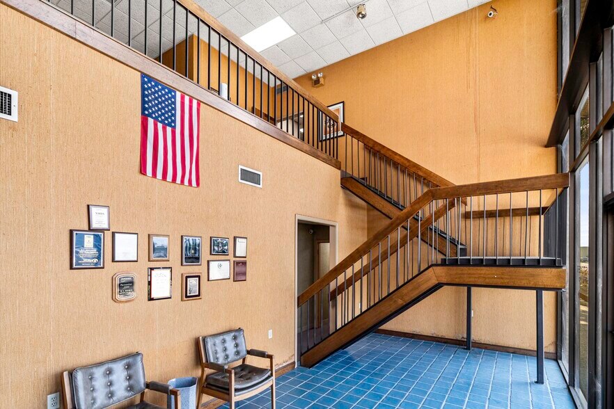 More Photos Of 1925 Industrial Blvd, Harvey Warehouse For Sale