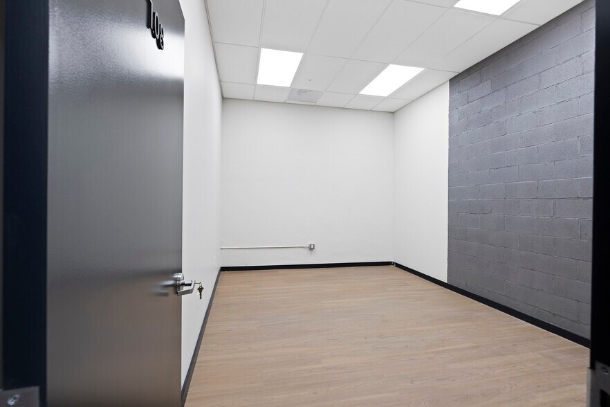 More Photos Of 939 10th St, Modesto Storefront Retail Office For Lease