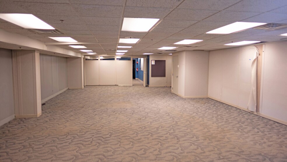 More Photos Of 13467 Quincy St, Holland Distribution For Lease