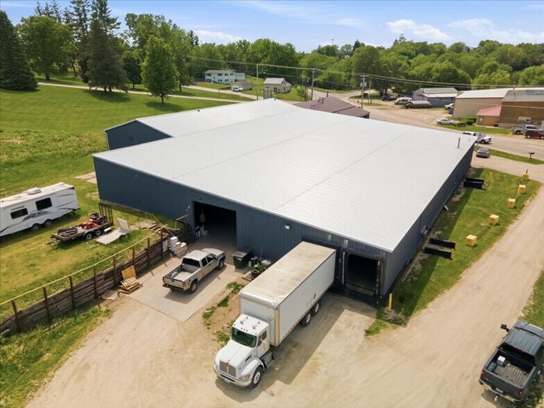 More Photos Of 301 Old Dubuque Rd, Anamosa Warehouse For Sale