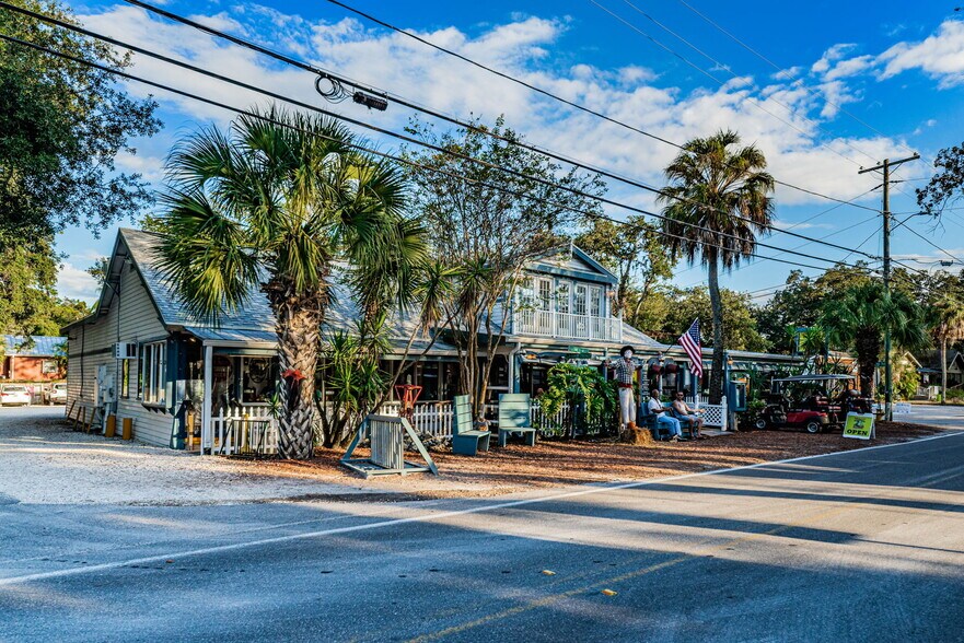More Photos Of 1231 Illinois Ave, Palm Harbor Apartments For Sale