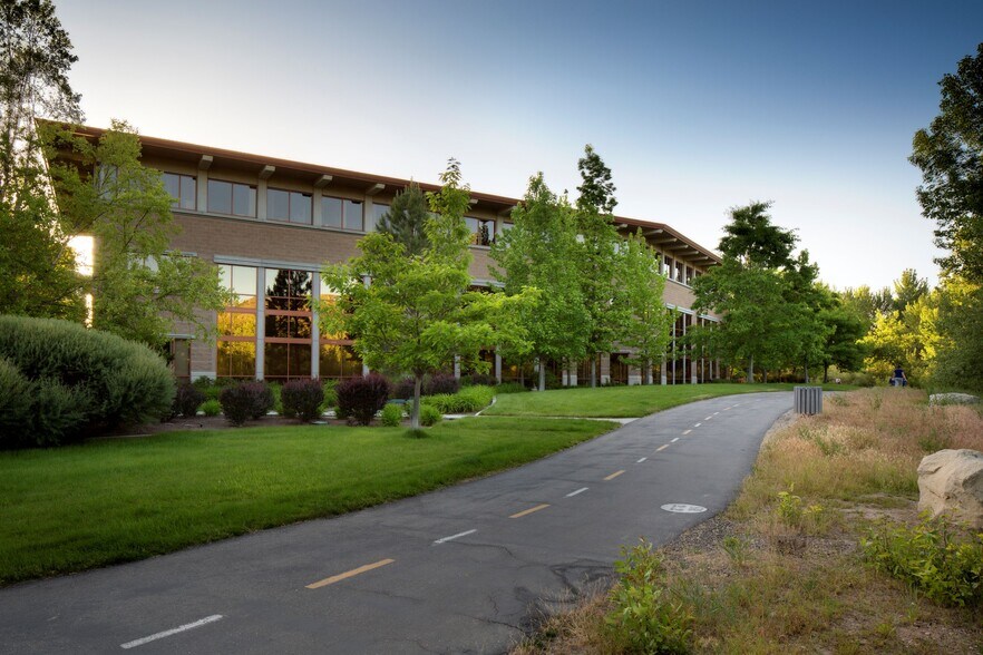 More Photos Of 408 E Parkcenter Blvd, Boise Office For Lease