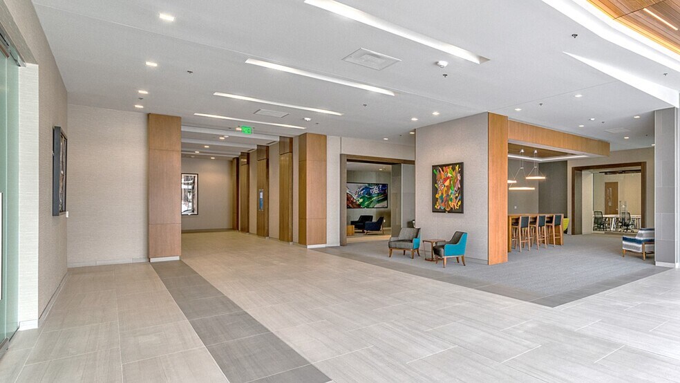 More Photos Of 900 W Bethany Dr, Allen Office For Lease