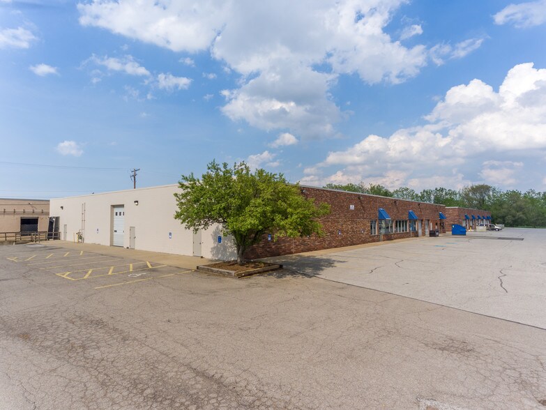 More Photos Of 210 Hayes Dr, Brooklyn Heights Manufacturing For Lease