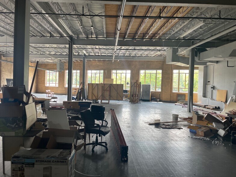 More Photos Of 3121 Broadway St, Paducah Storefront Retail Office For Sale