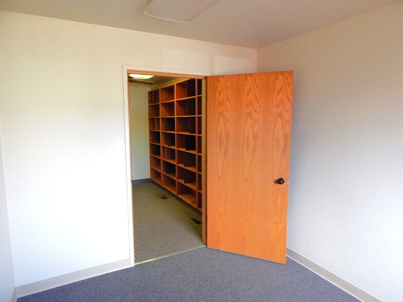 More Photos Of 272 Medical Loop, Roseburg Office For Sale