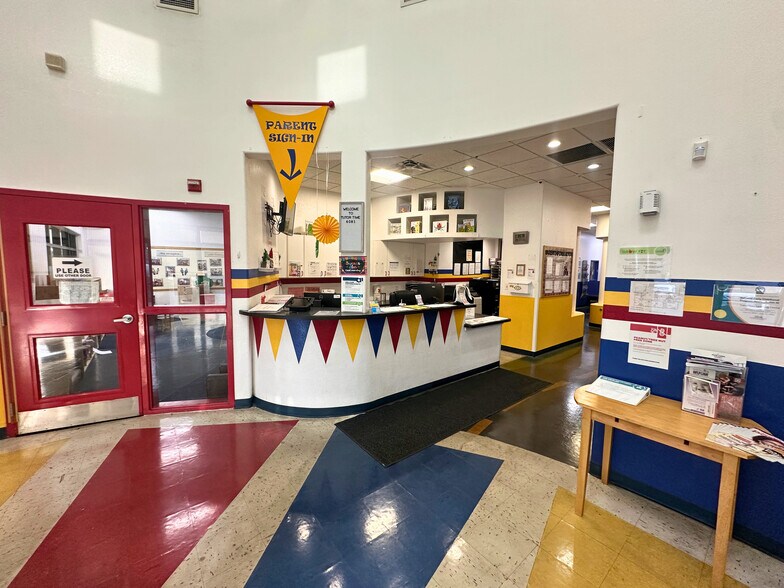 More Photos Of 5550 W Bell Rd, Glendale Daycare Center For Lease