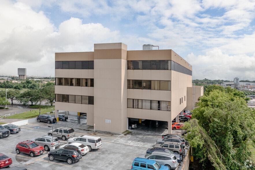 More Photos Of 1140 Westmont Dr, Houston Medical For Lease