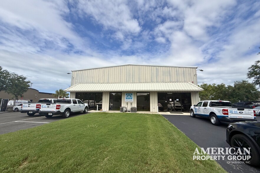 Primary Photo Of 5946 Clark Center Ave, Sarasota Warehouse For Lease