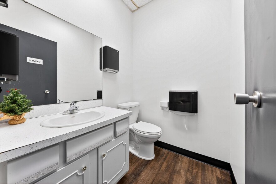 More Photos Of 1333 Research Rd, Gahanna Manufacturing For Sale