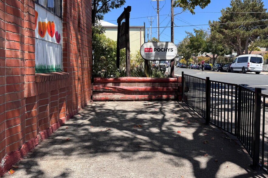 More Photos Of 1329 9th St, Berkeley Storefront Retail Office For Lease