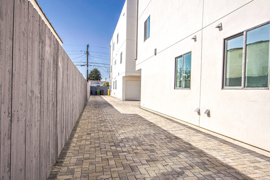 More Photos Of 1923 Carmona Ave, Los Angeles Multifamily For Sale