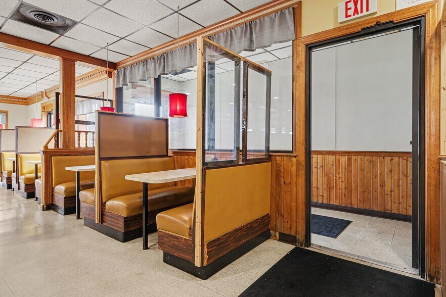 More Photos Of 552 Rt-104, Ontario Restaurant For Sale