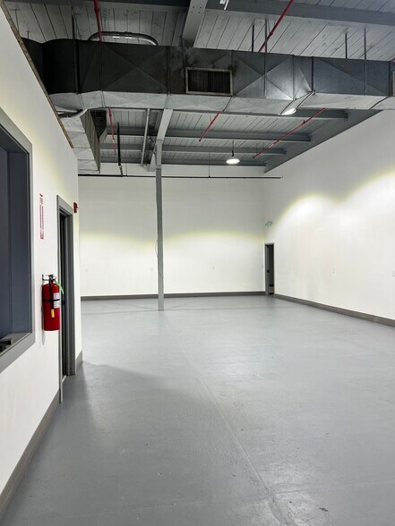 More Photos Of 550 Davisville Rd, Warminster Township Manufacturing For Lease