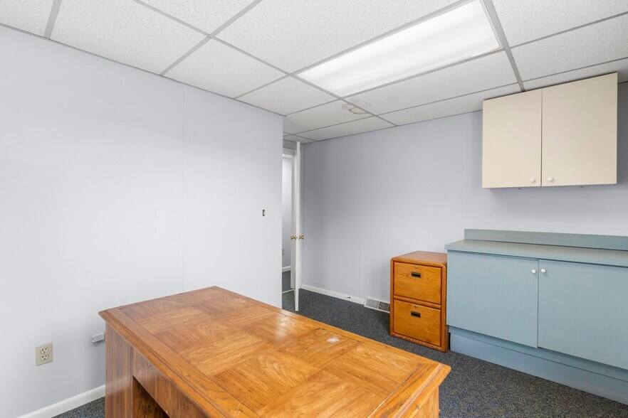 More Photos Of 128 Saltonstall Pky, East Haven Medical For Sale