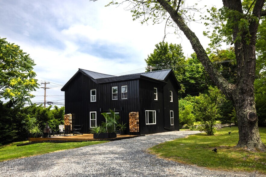 Primary Photo Of 5628 S 3rd St, Hudson Specialty For Sale