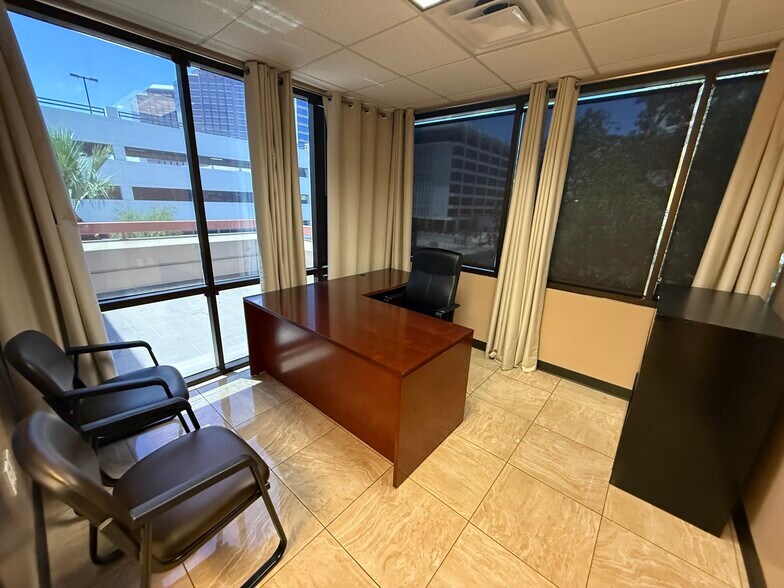 More Photos Of 202 E Earll Dr, Phoenix Medical For Sale