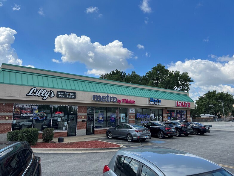 More Photos Of 7201-7211 W 63rd St, Summit Argo Freestanding For Sale