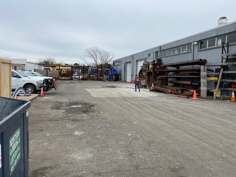 More Photos Of 155 Sherwood Ave, Farmingdale Manufacturing For Lease
