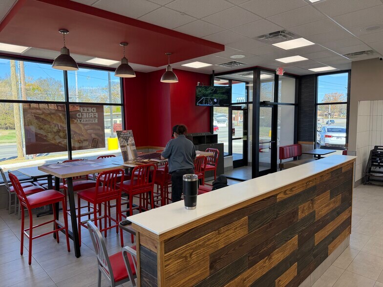 More Photos Of 720 Dinah Shore Blvd, Winchester General Retail For Sale