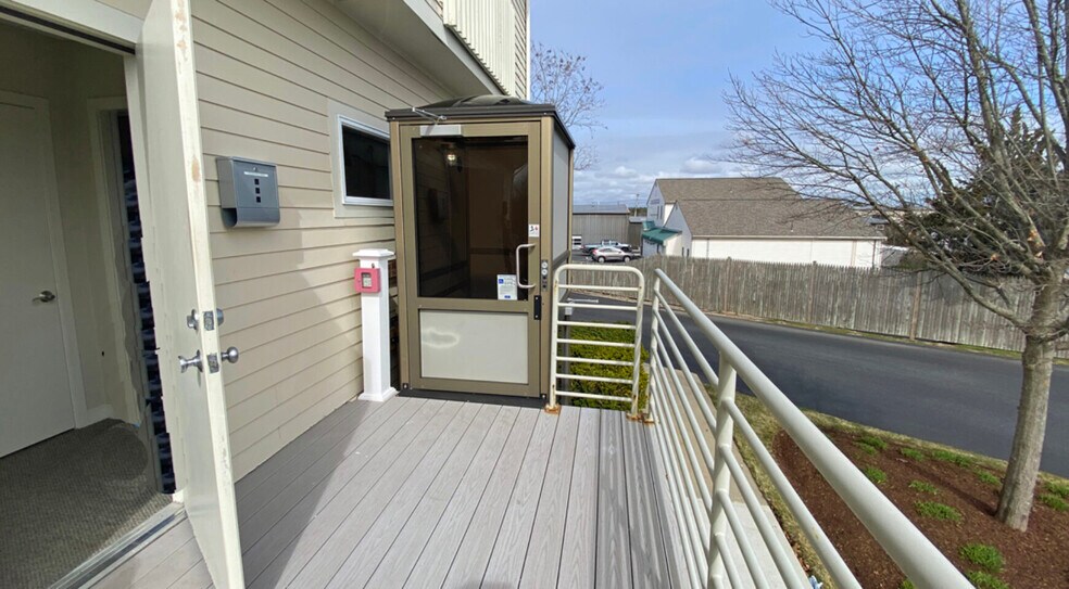 More Photos Of 129 Airport Rd, Hyannis Loft Creative Space For Lease