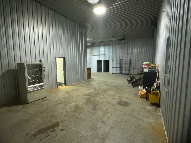 More Photos Of 2229 Bradford Hicks Dr, Livingston Auto Dealership For Sale