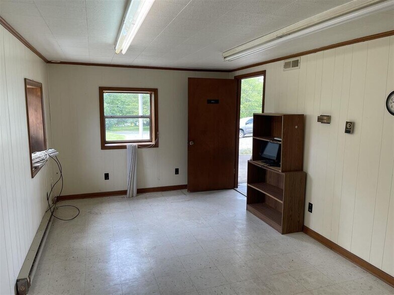 More Photos Of 124 Old Bridgewater Rd, Mount Crawford Warehouse For Sale