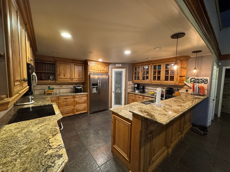 More Photos Of 29160 Goetz Rd, Menifee Showroom For Sale