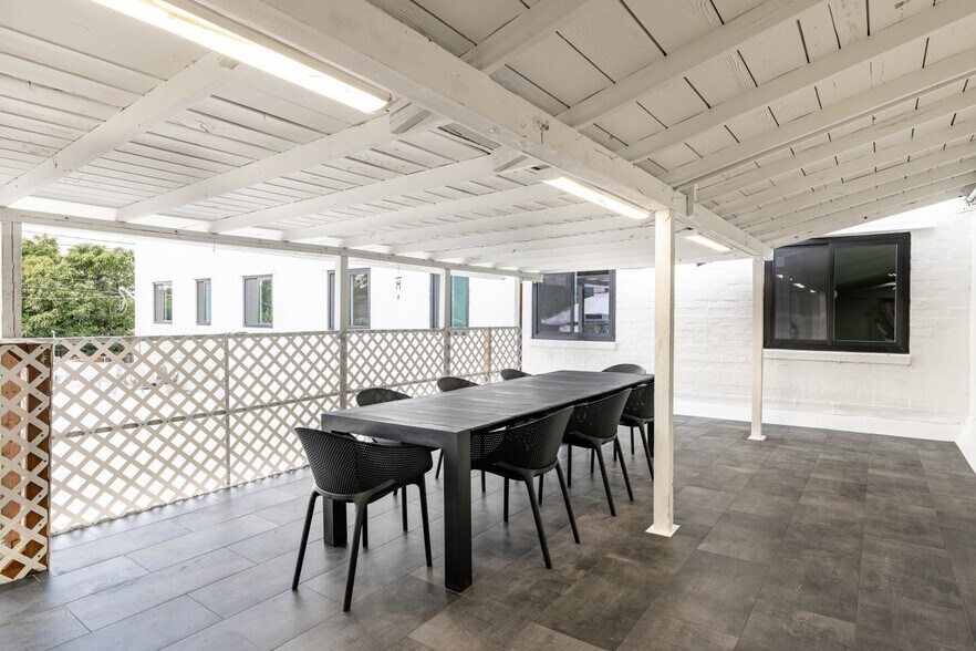 More Photos Of 203-215 N Victory Blvd, Burbank Office For Lease