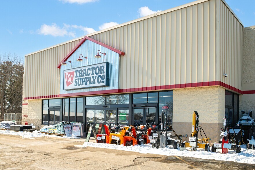 More Photos Of 720-756 Broadway St, Berlin Unknown For Lease