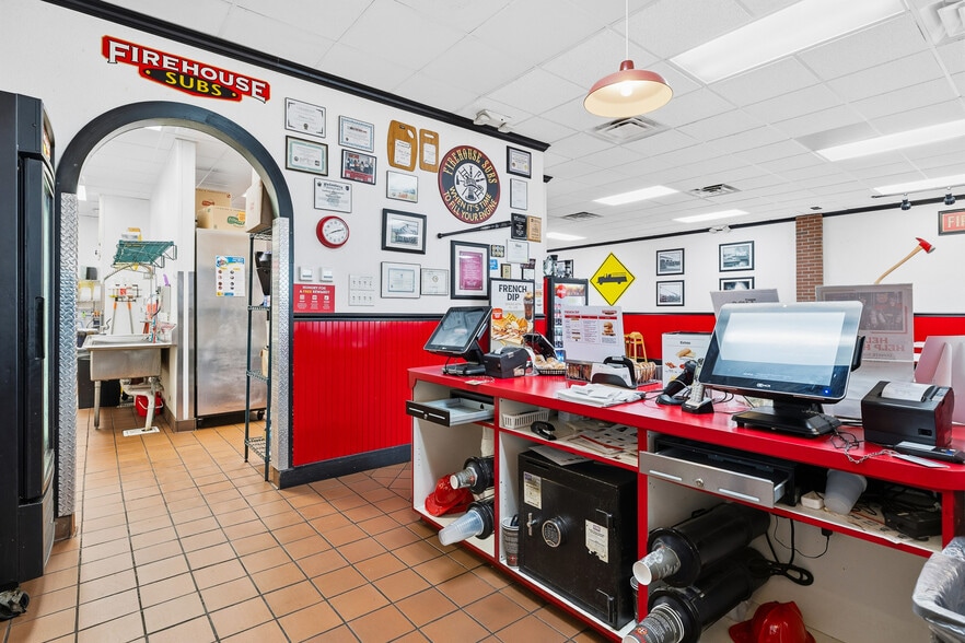 More Photos Of 18500 Veterans Blvd, Port Charlotte General Retail For Sale