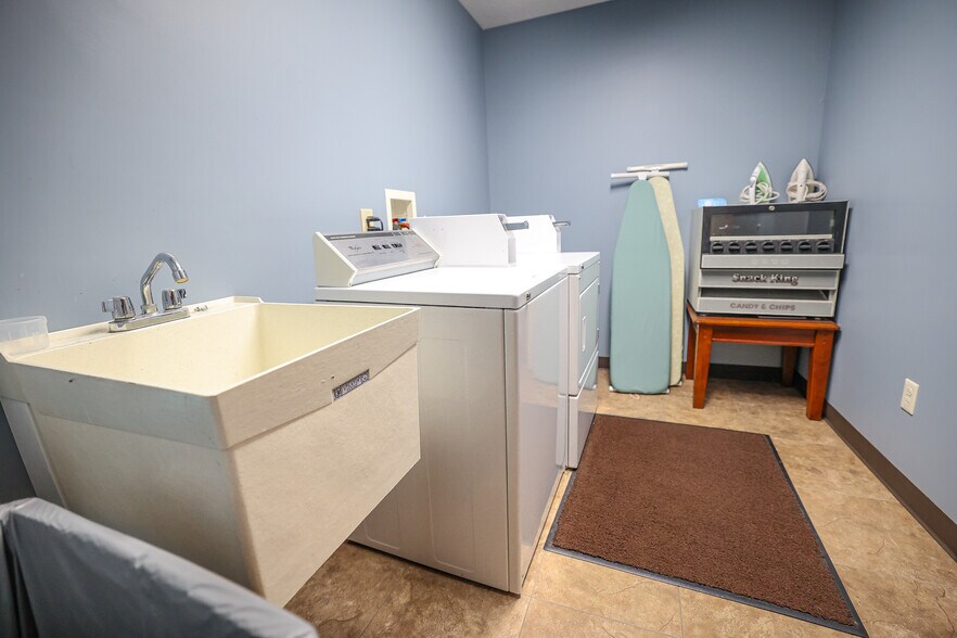 More Photos Of 625 W Washington St, Pittsfield Hotel For Sale