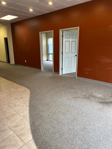 More Photos Of 265 E Bell Dr, Warsaw Distribution For Lease