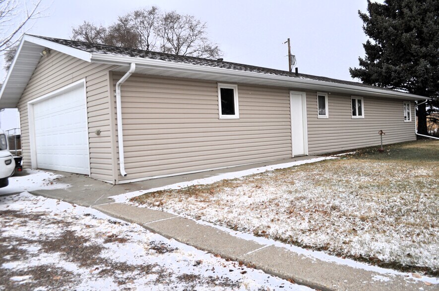More Photos Of 1300 Crestfield Ave, Bismarck Apartments For Sale