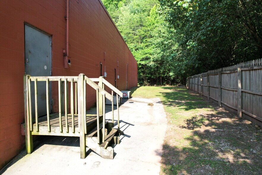 More Photos Of 2311 Chattanooga Rd, Dalton Freestanding For Sale