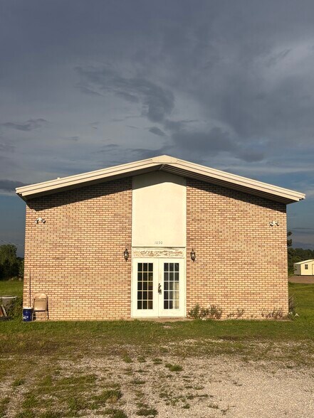 Primary Photo Of 1090 County Road 833, Guntown Flex For Sale