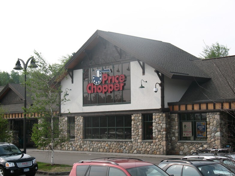 More Photos Of 1930 Saranac Ave, Lake Placid Supermarket For Lease
