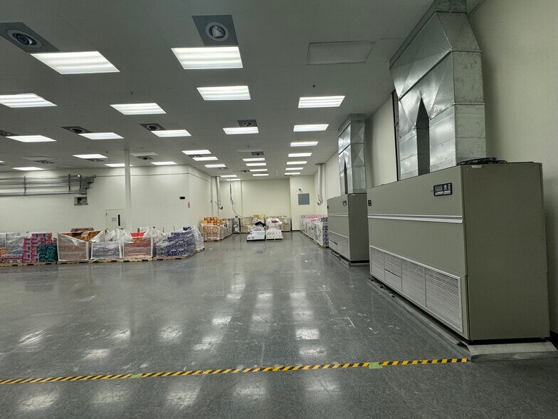 More Photos Of 2057 E Maule Ave, Las Vegas Warehouse For Lease