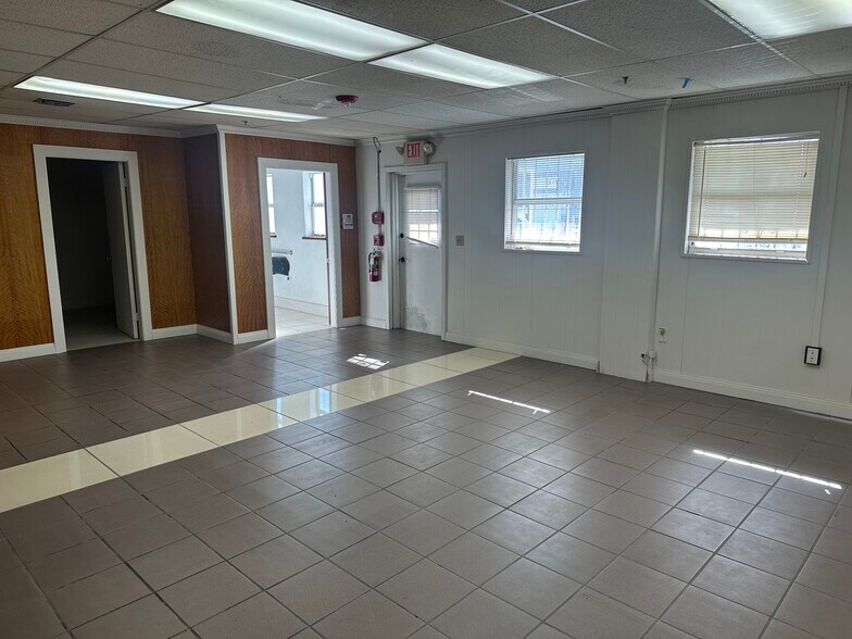 Primary Photo Of 1675-1677 W 31st Pl, Hialeah Manufacturing For Sale