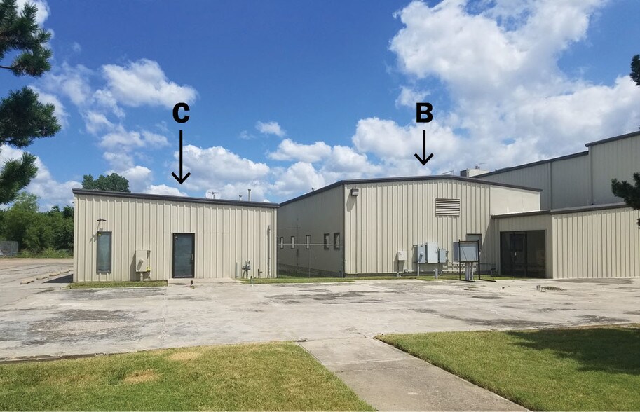 More Photos Of 10701 E Ute St, Tulsa Manufacturing For Sale