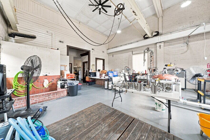 More Photos Of 68 W Maiden St, Washington Freestanding For Sale