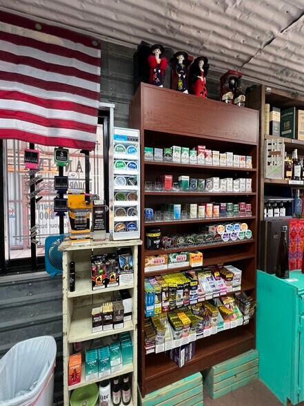 More Photos Of 1061 Cypress St, Roscoe Storefront For Sale