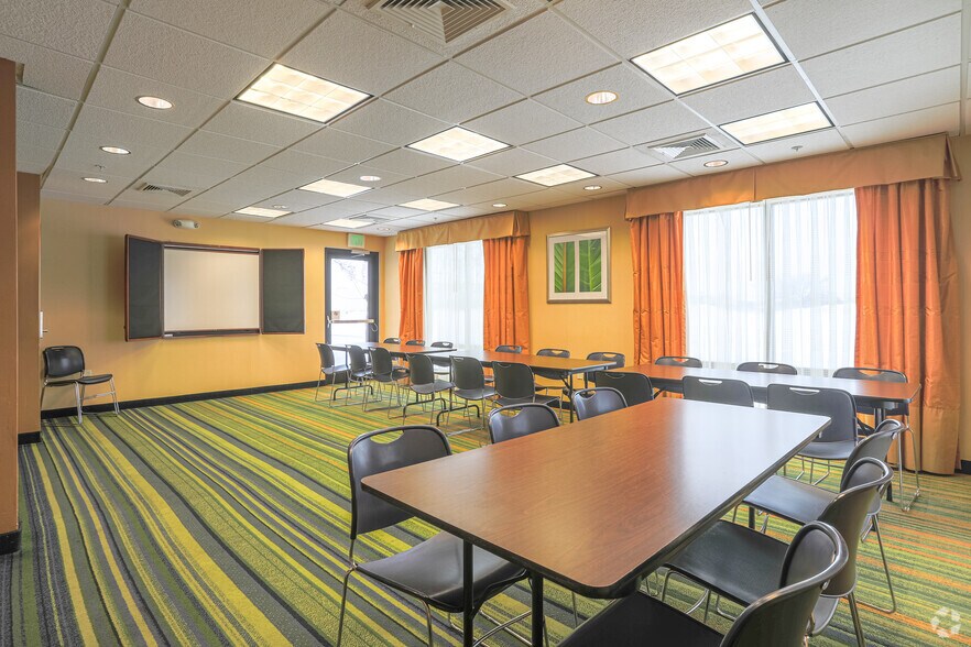 More Photos Of 1520 Mount Garfield Rd, Norton Shores Hotel For Sale