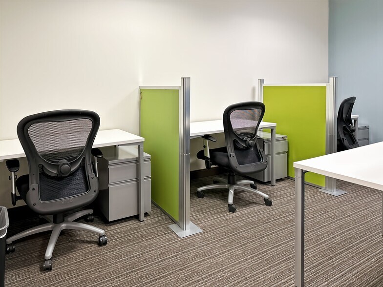 More Photos Of 200 S Wacker Dr, Chicago Coworking Space