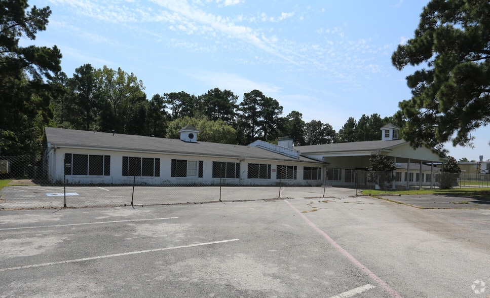 Primary Photo Of 1712 N Timberland Dr, Lufkin Healthcare For Sale