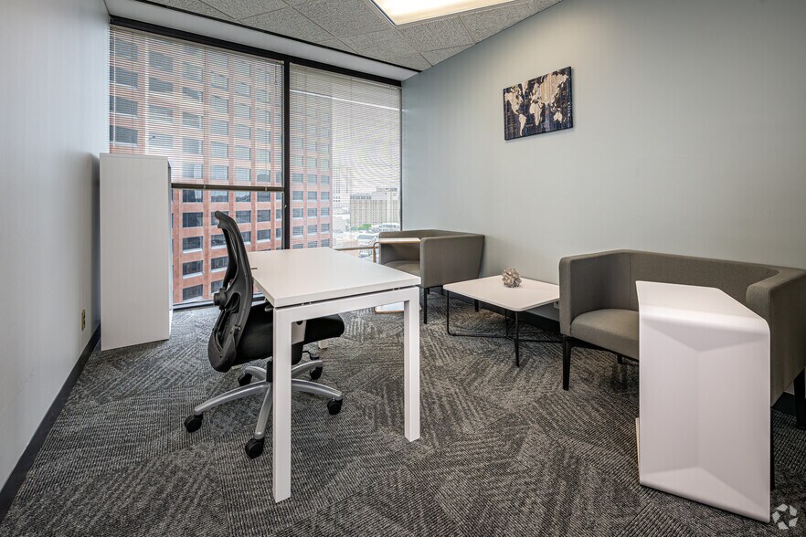 More Photos Of 650 Poydras St, New Orleans Coworking Space